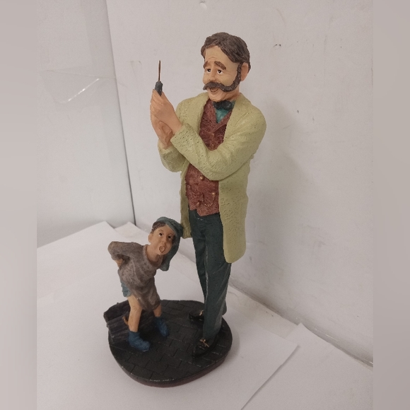 Dr. Preparing Shot for Young Boy Rare Vintage Sculpture Heavy Resin & Metal - Picture 8 of 12